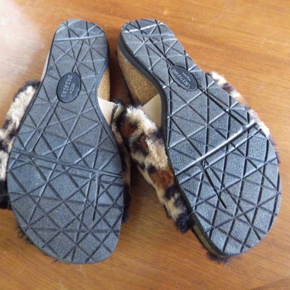 EARTH ORIGINS Olli/Cheetah Faux Fur Slides/ New in Box Size 9/ 40.5 - Picture 5 of 7
